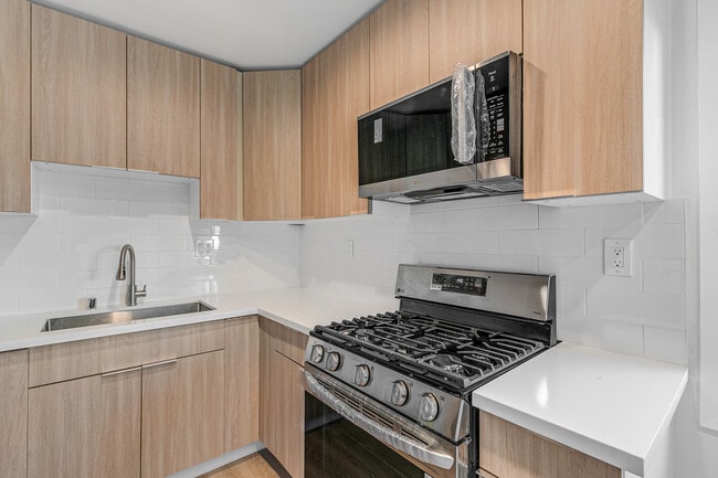 Photo - 4321 Saugus Ave