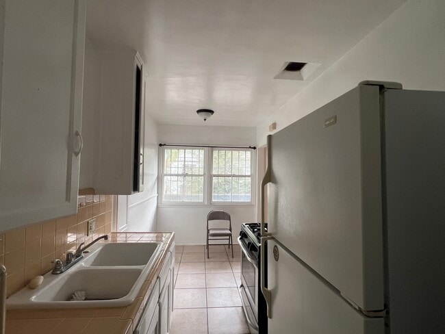 Photo - 873 N Hoover St Unit 873 1-2