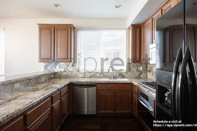 Photo - 3048 Beachwood Blf Wy