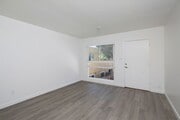 Photo - Remodeled North Park 1 BR with Stainless Steel Appliances and Washer/Dryer in Unit! Unit 4347 1/2