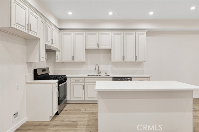 Photo - 569 E Cypress Ave