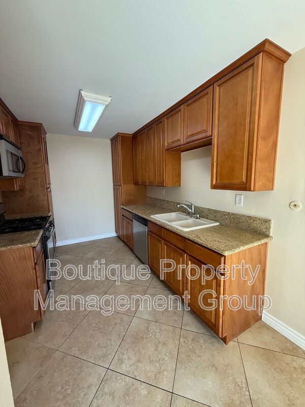 Photo - 1126 S Clifpark Cir