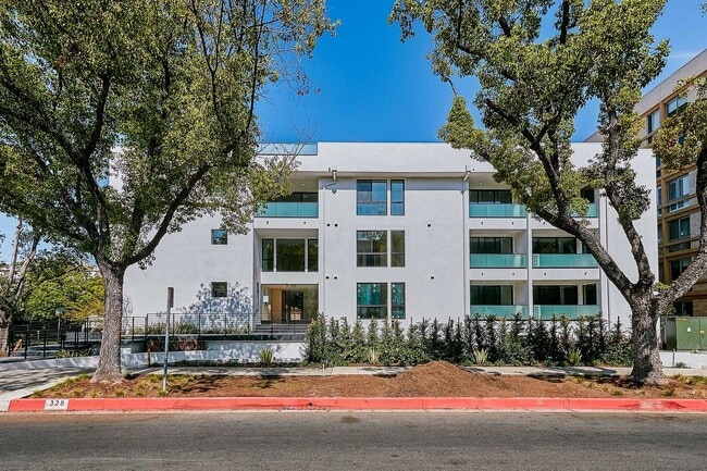 Building Photo - 328 N Maple Dr Rental
