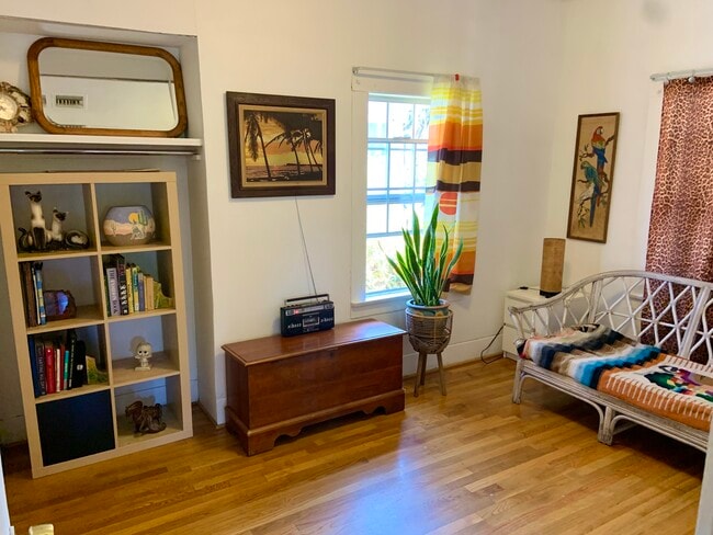 Building Photo - 1003 N Coronado St