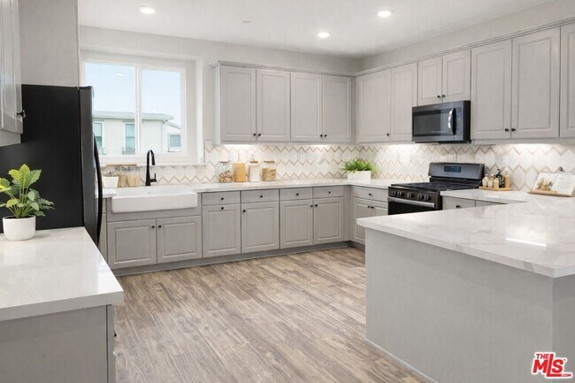 Photo - 713 Daniel Freeman Cir