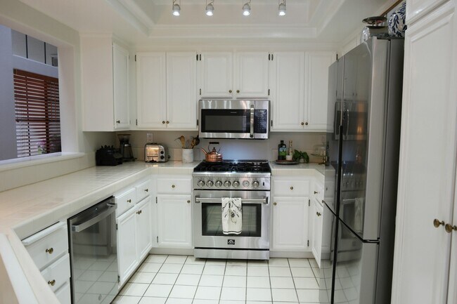 Photo - 8212 Mainsail Dr Unit 206