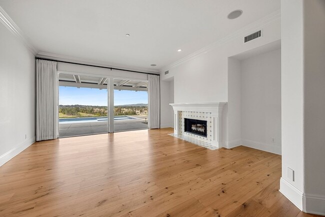 Photo - 2309 Skyline Dr