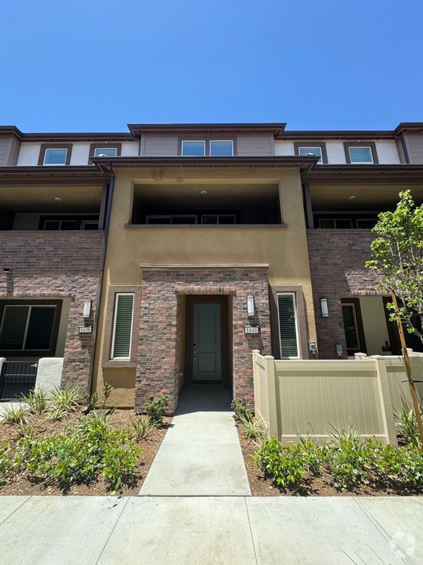Building Photo - 1440 Stratus Dr Rental