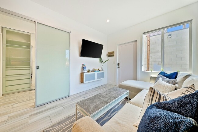 Photo - 732 Ventura Pl Unit 4