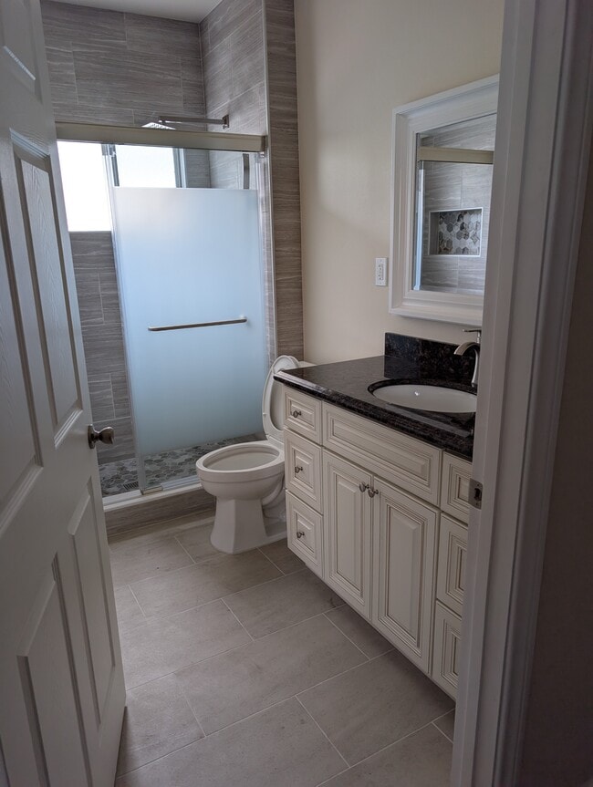 Building Photo - 702 S Pine St