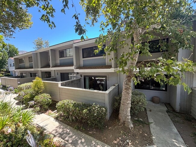 3 Bedroom Townhome for Rent in Sylmar. - 3 Bedroom Townhome for Rent in Sylmar.