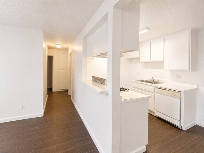 Building Photo - 38257 12th St E Unit 201
