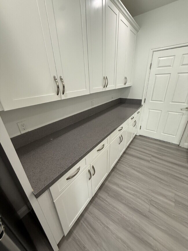 Photo - New Gas Range & Refrigerator.  Spacious rooms, private yard and RV parking.  Must see - Won't las... Unit U1