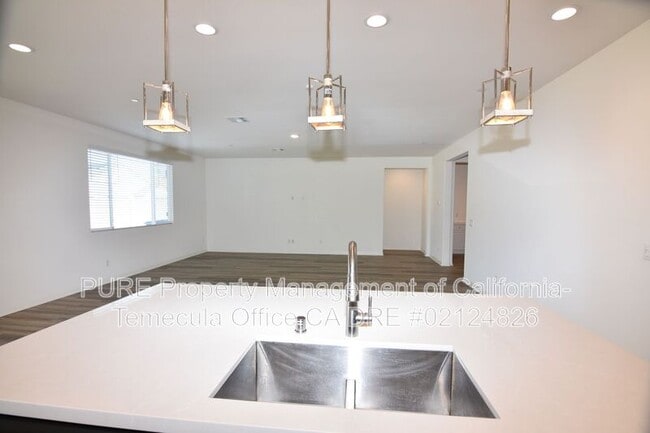 Photo - 32615 Cert St