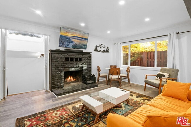 Photo - 993 Cameron Dr