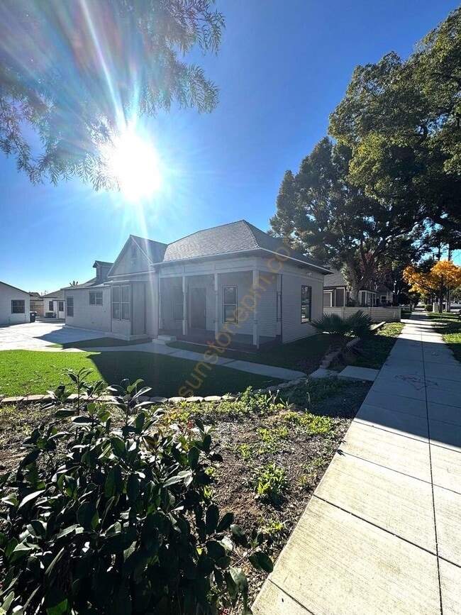 Photo - 696 E 9th St Unit Front House