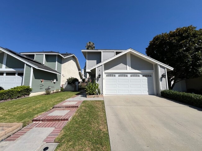 Beautiful Laguna Hills home located just m... - Beautiful Laguna Hills home located just m...