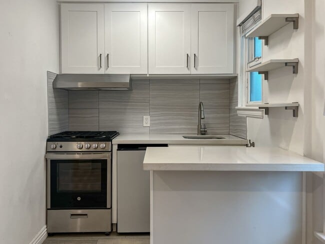 Photo - 1868 Unit 400 1/2