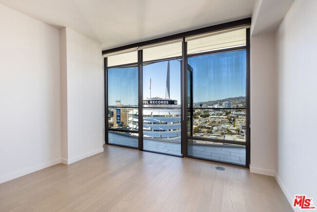 Photo - 1755 Argyle Ave Unit 0802