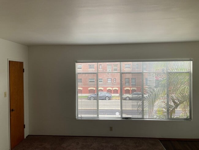 Photo - DOWNTOWN ONE BEDROOM CONDO IN GATED BUILDING