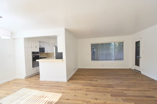 Photo - 14706 Dickens St Unit 11