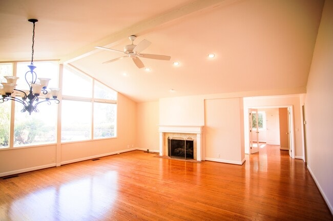 Building Photo - 845 Norman Ln