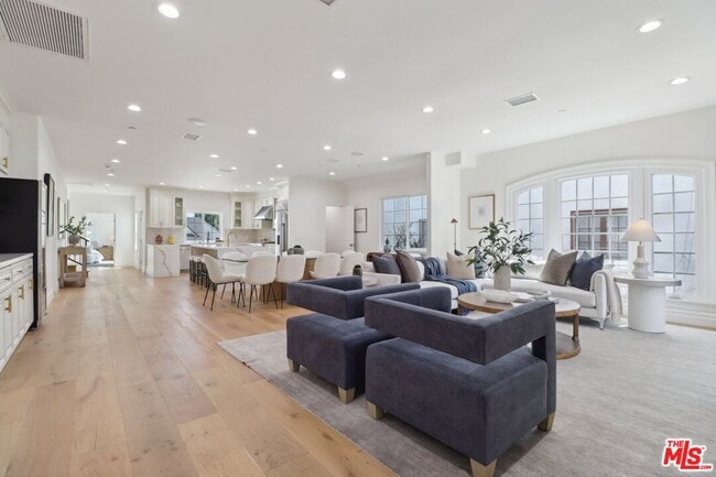 Building Photo - 916 S Rimpau Blvd