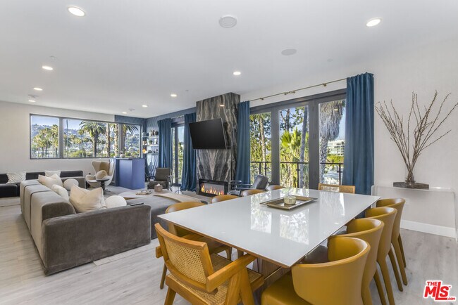 Photo - 137 N Doheny Dr Unit 3