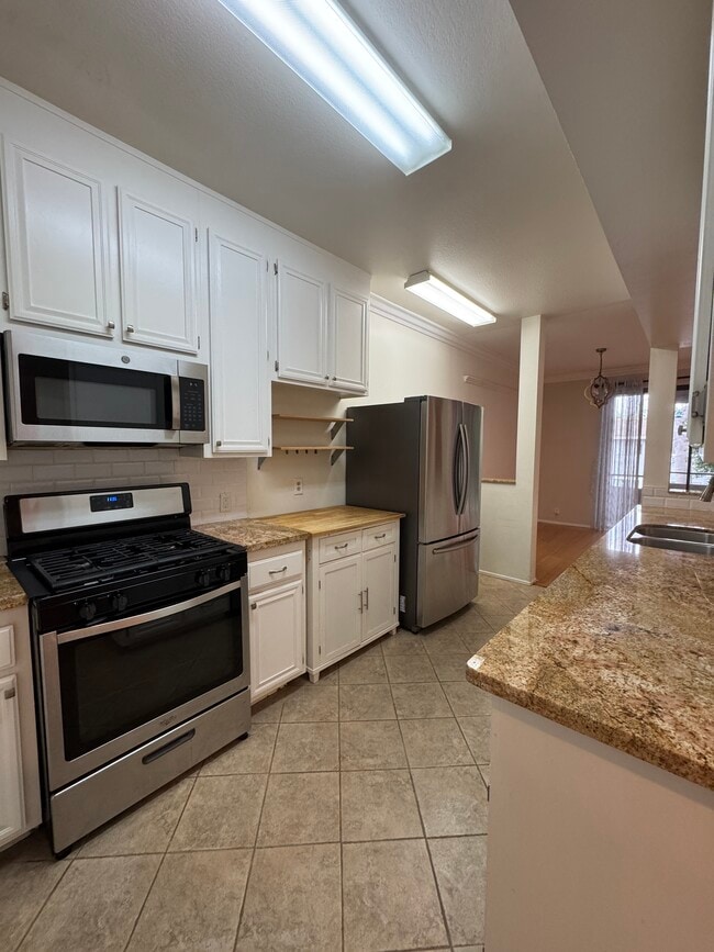 Kitchen - 11077 Palms Blvd Unit 201