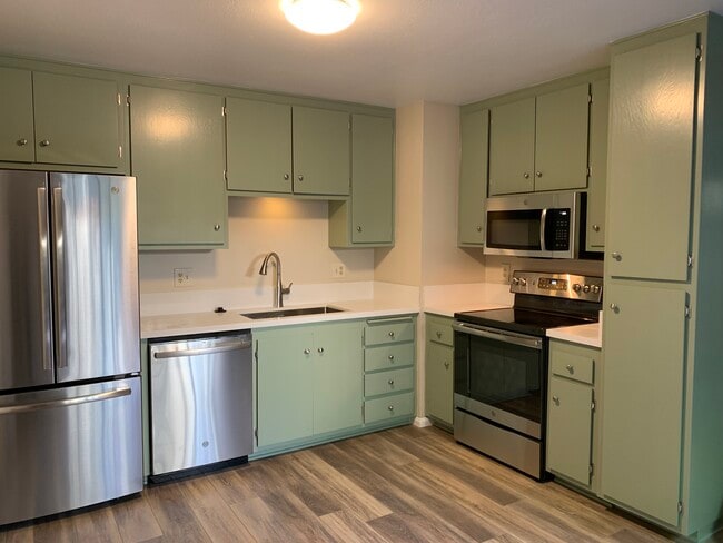 Building Photo - 181 N Kellogg Ave Unit D