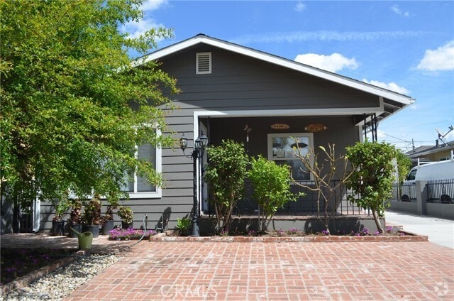 Building Photo - 3135 La Clede Ave Rental
