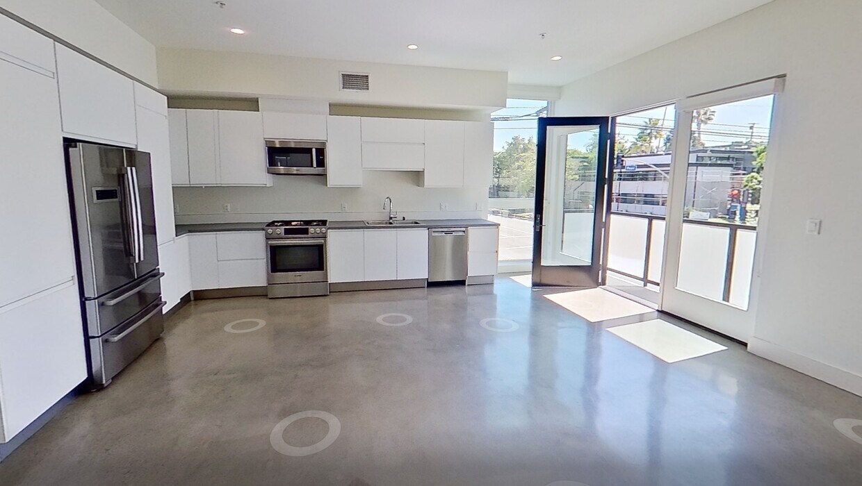 3D Tour - 2496 S Centinela Ave