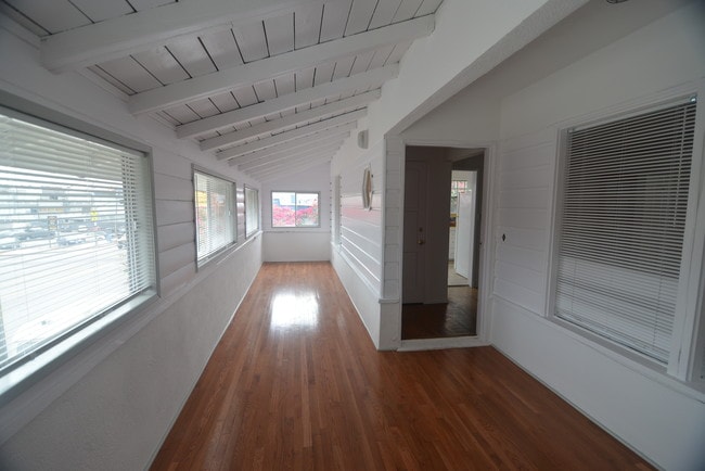 Building Photo - 124 Paloma Ave Unit 124