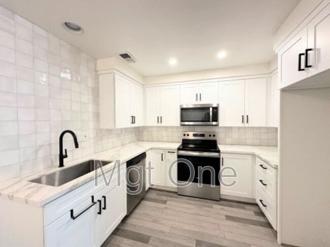 Building Photo - 9788 Hampton Ct Rental