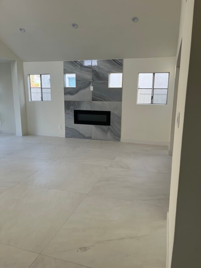 Photo - 454 S Clark Dr