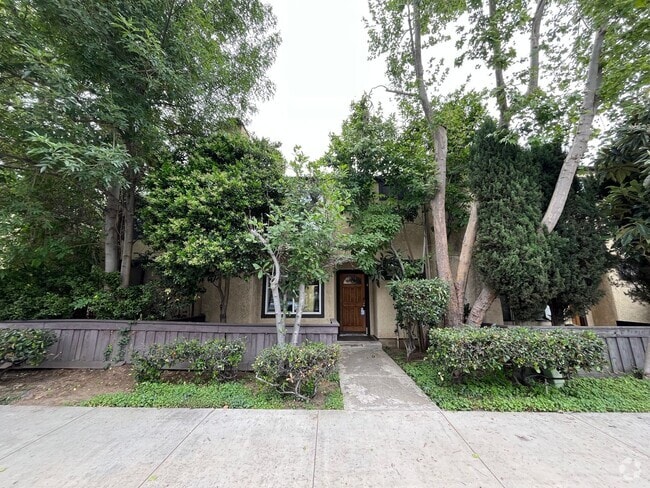 Building Photo - 3+2.5 twnhm w/pool + spa; water, trash + b... Rental