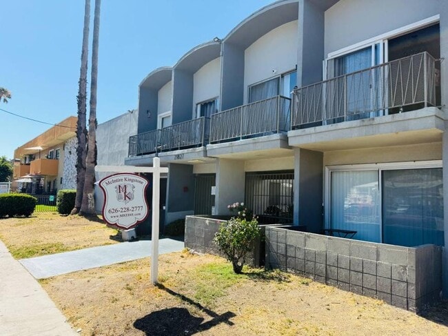 Building Photo - 1.0 bedroom in Canoga Park California 91304 Unit 25 Rental