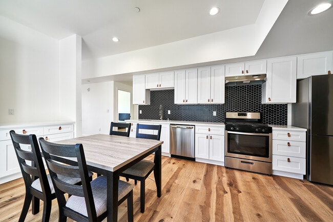 Photo - 2600 S Catalina St