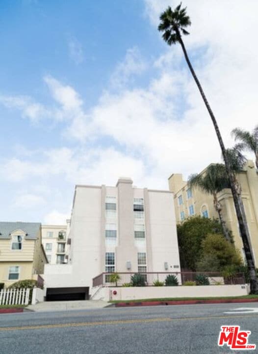 Photo - 431 N Doheny Dr