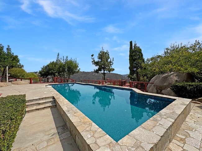 Hilltop Retreat with Pool, Garden & Panora... - Hilltop Retreat with Pool, Garden & Panora... House