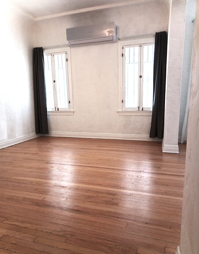 Photo - 427 N Genesee Ave Unit -