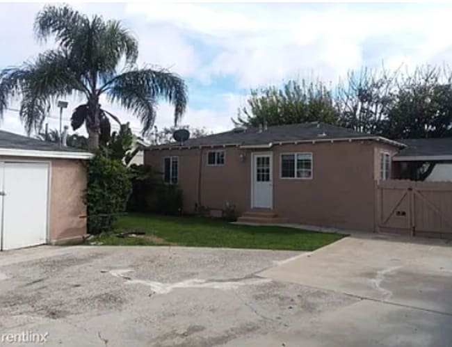 Photo - 3363 W 132nd St Unit FRONT