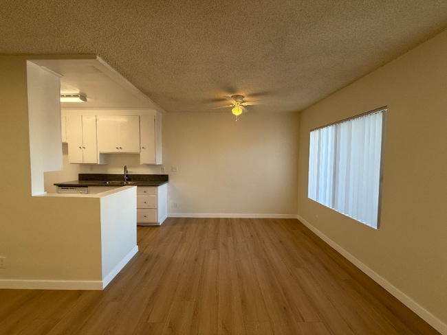 Photo - 6039 Whitsett Ave Unit 303