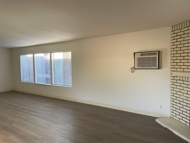 Photo - 6104 Cahuenga Boulevard