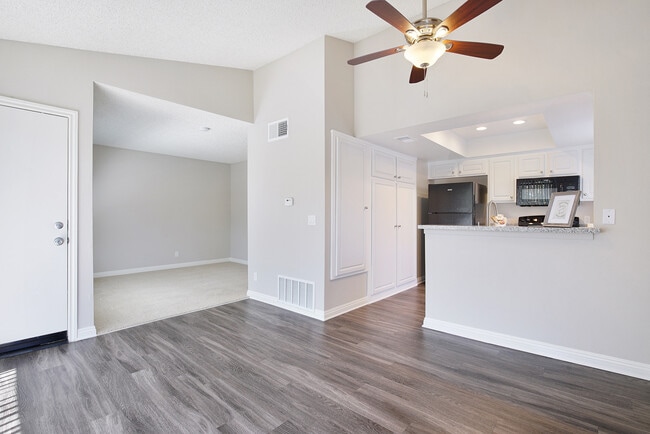 Photo - Villa La Paz Apartment Homes