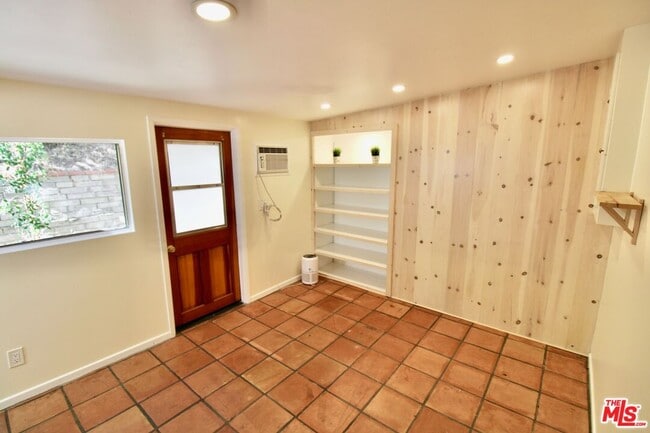 Photo - 20200 Paradise Ln