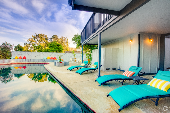 Building Photo - 8143 La Jolla Scenic Dr N Rental