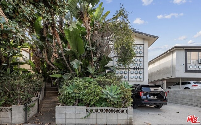 Photo - 633 Hayworth Ave Unit 2