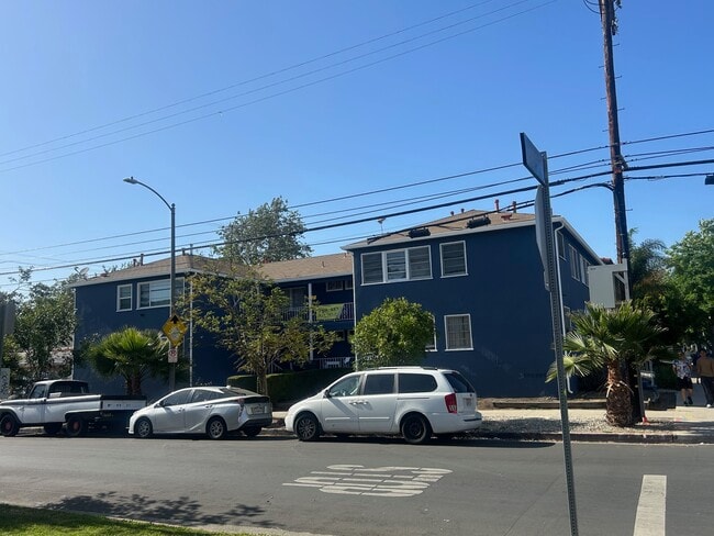 Photo - 7661 Oakwood Ave Apartments