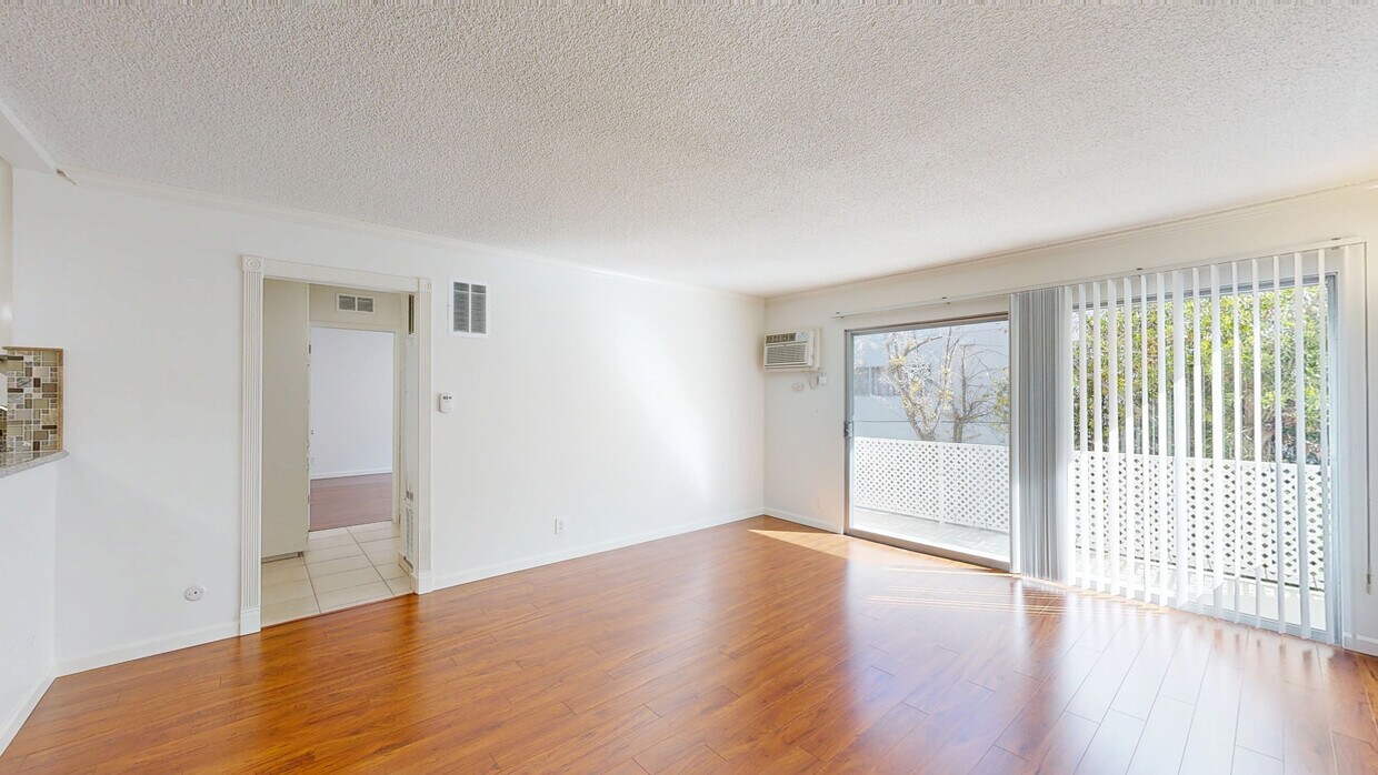 3D Tour - 814 S Wooster St